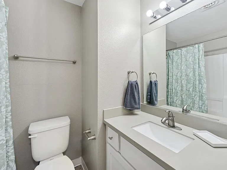 Oak Hill Apartments — Photo 14