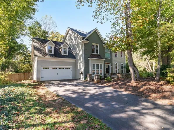 7590 Benwicke Ct, Pfafftown, NC 27040