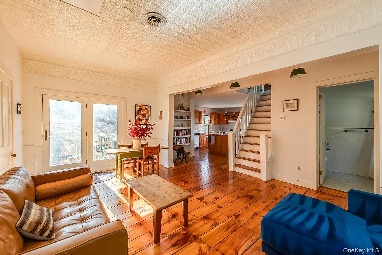 2 bed, 1.5 bath, 1216 sqft, $2,400 — Photo 2