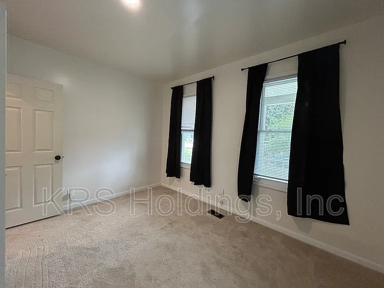 1112 Hoover Ave — Photo 6