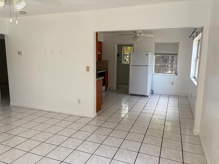 231 SW 8th St #1 — Photo 6