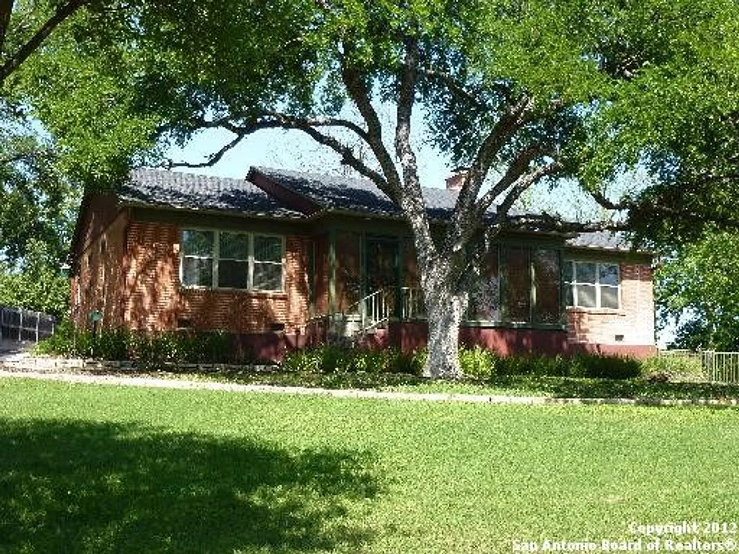 Bel Meade Beauty with Heated Pool and Hot-tub — Photo 2