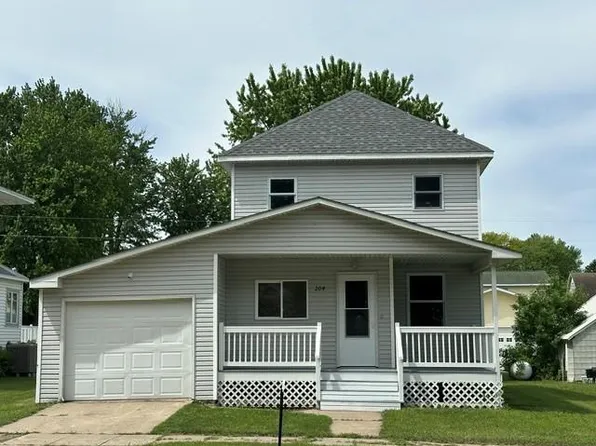 204 1st St, Russell, MN 56169