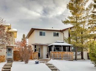 42 W Cedarwood Hl SW, Calgary, AB T2W3H5