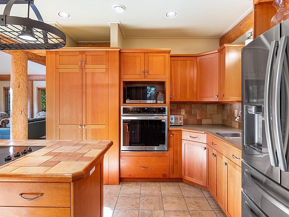 5th image of 900 Spider Lake Rd