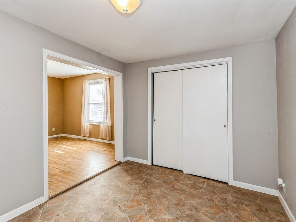 100 3rd Ave, Newhall, IA 52315 Zillow