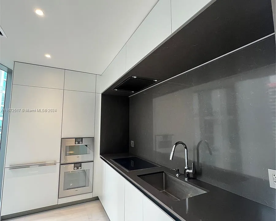 300 S Biscayne Blvd #806E