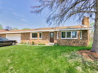 1404 Sunset Dr, Holiday Hills, IL 60051