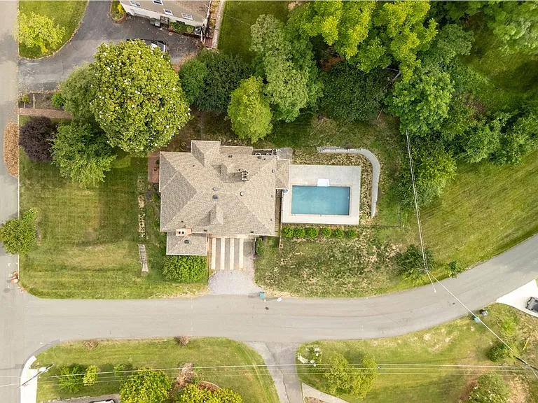 290 Long Crescent Dr — Photo 44