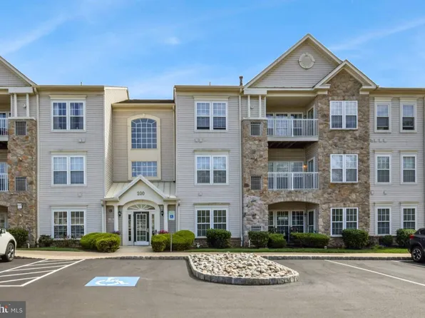 200 Claret Ct APT 204, Warrington, PA 18976