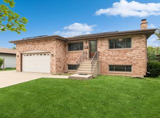 656 W Eggerding Dr, Addison, IL 60101