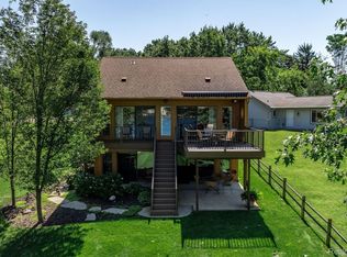 966 Wolverine Dr, Wolverine Lake, MI 48390