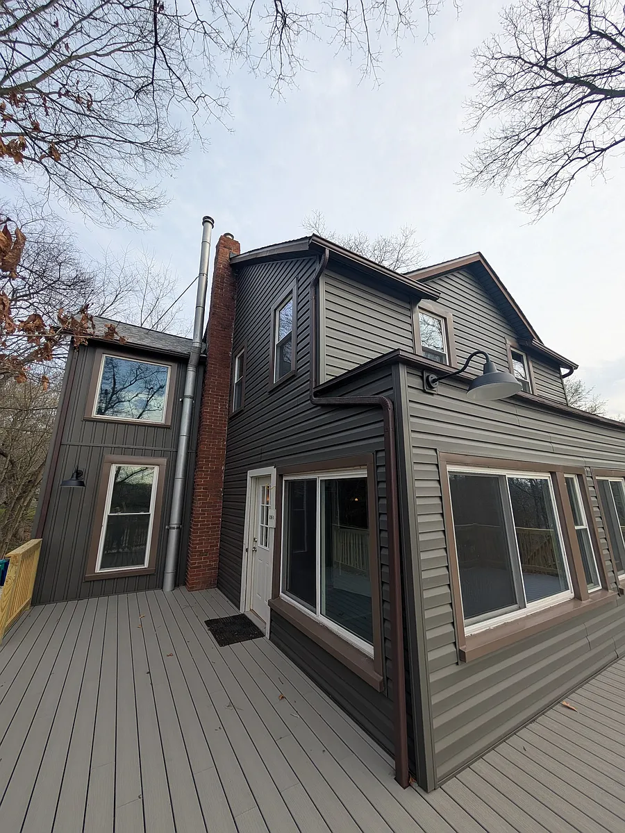 Building Photo - 6296 Lakeview Dr