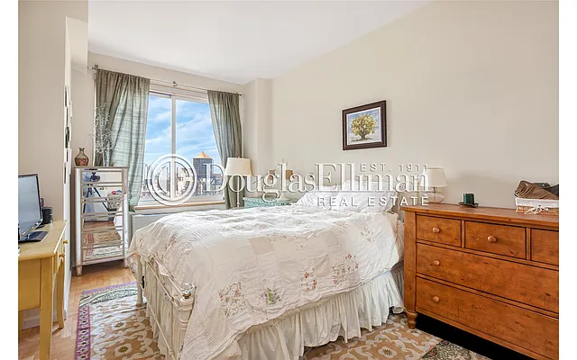 Rented by Douglas Elliman | media 3