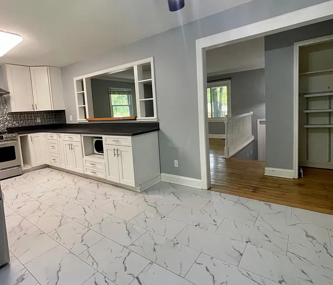 9505 Eastern View Trl — Photo 3