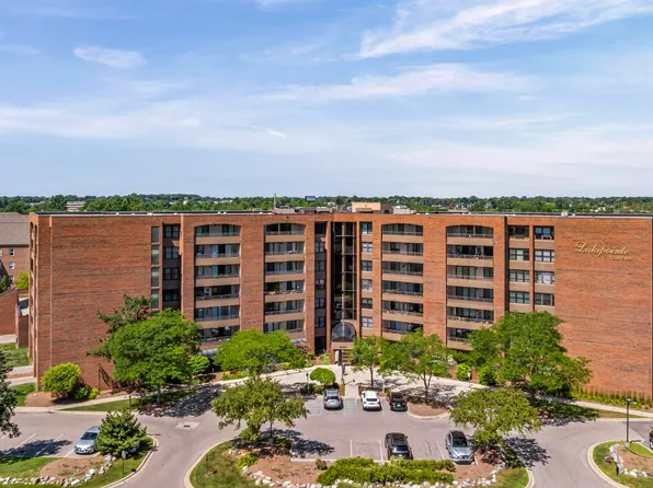 3210 Country Club Dr #16, Saint Clair Shores, MI 48082