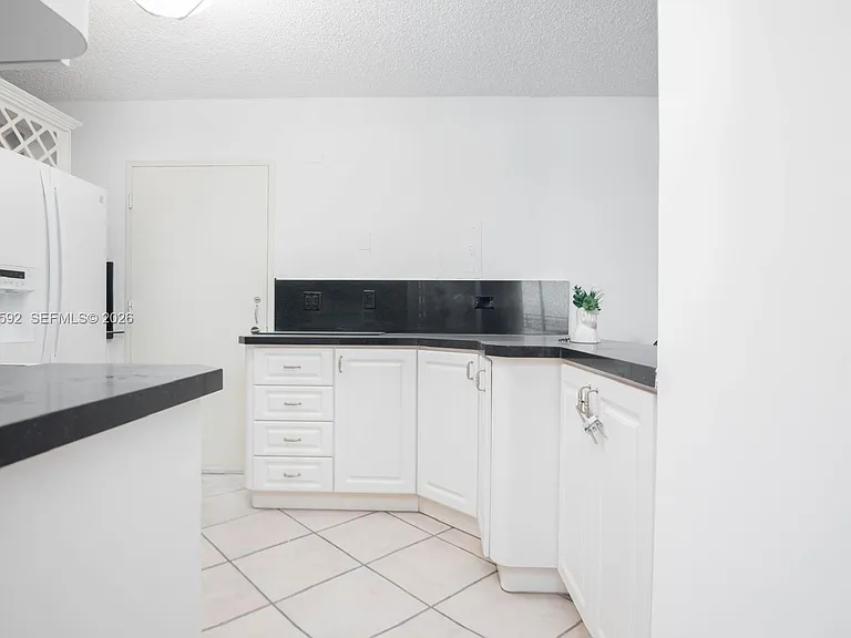 5555 Collins Ave #14U — Photo 17