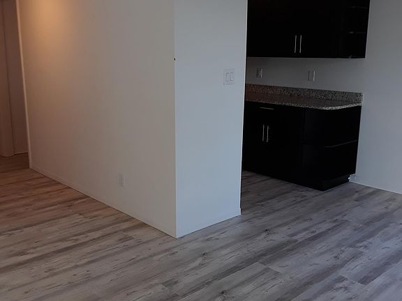4th image of 111 Seahorse Dr SE #A