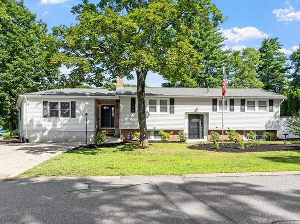 2 Stratton Dr, Hudson, MA 01749
