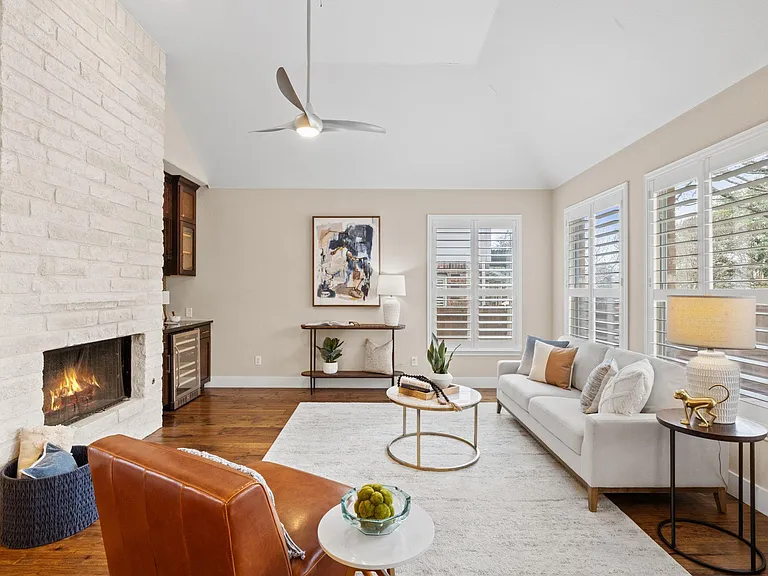 8112 Cobblestone — Photo 8
