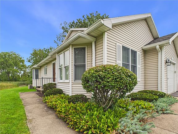 4th image of 601 Strand Pond Cir