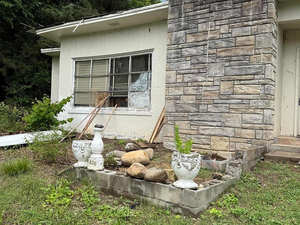 2nd image of 3915 Sunset Ave