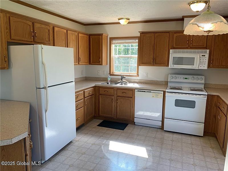 2nd image of 114 Oakley Road