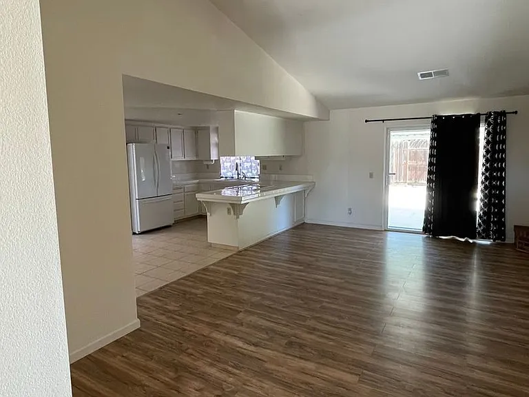 122 Lime Ave — Photo 2