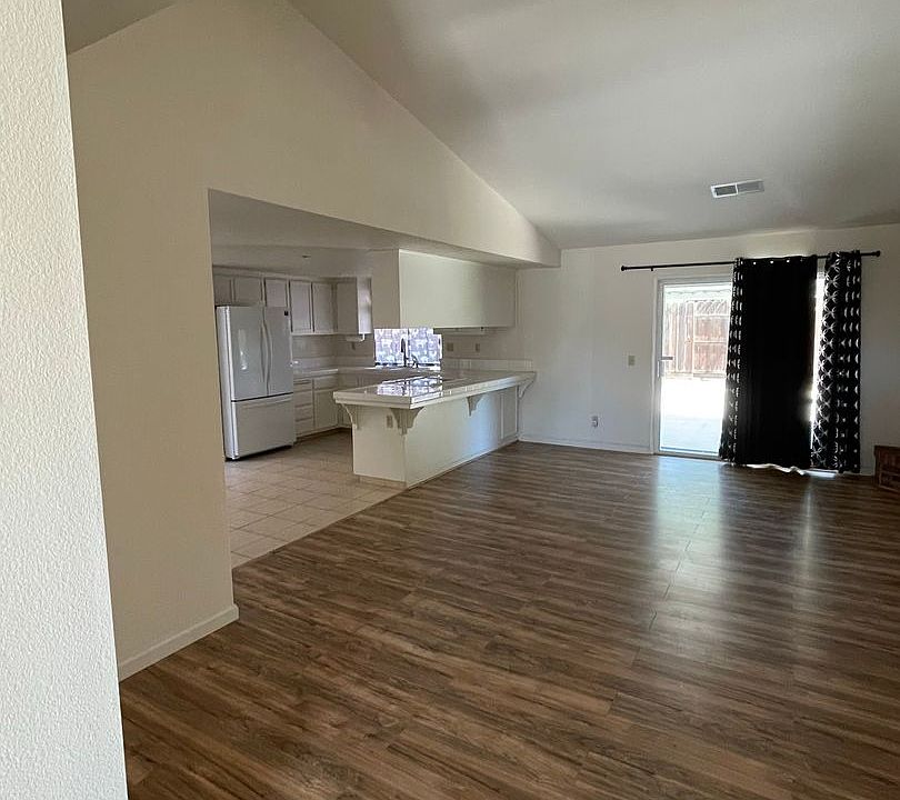 2nd image of 122 Lime Ave