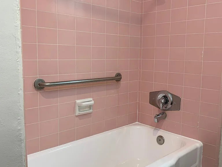 1810 Polk Ave — Photo 15