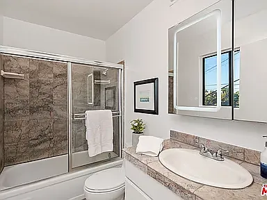 3 bed, 2.5 bath, 1300 sqft, $4,250 — Photo 4