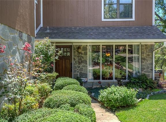 3rd image of 27 Oak Cir