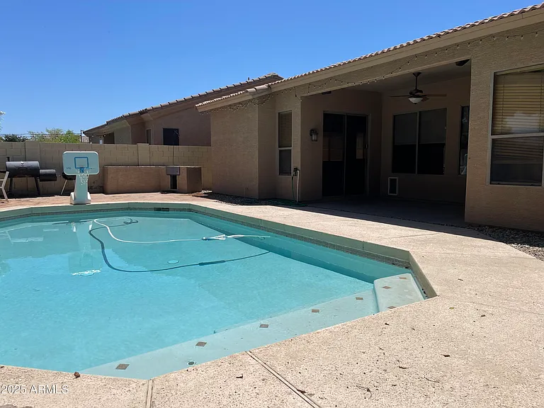 1680 W Saragosa St — Photo 1
