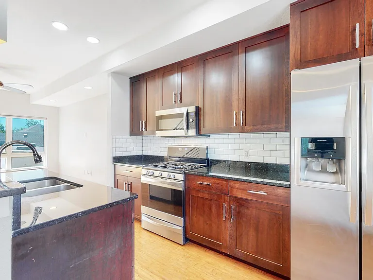 945 S Washington St — Photo 2