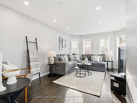 3rd image of 52 Playfair Rd