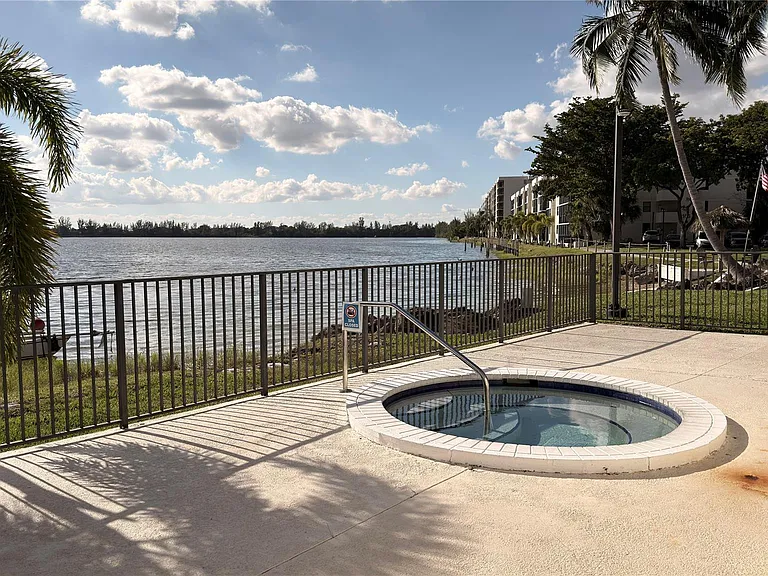 110 Lake Emerald Dr #107 — Photo 3