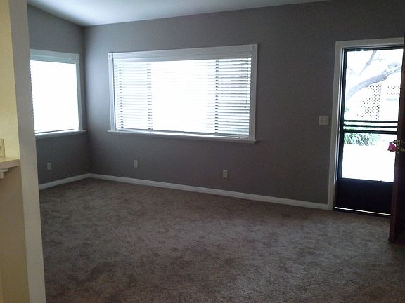 3rd image of 848 Woodland Ave APT 18