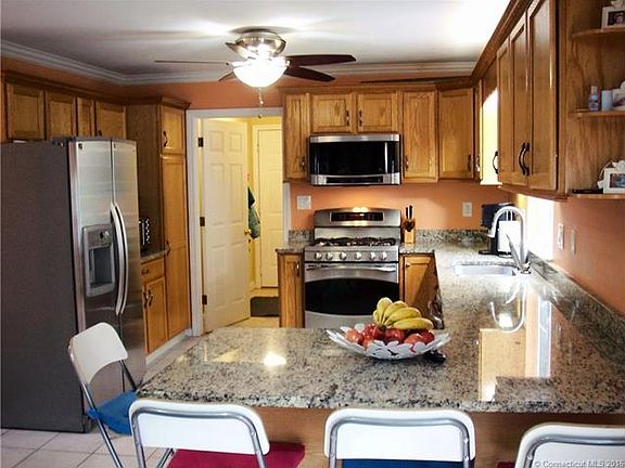 KITCHEN WITH GRANITE COUNTE...