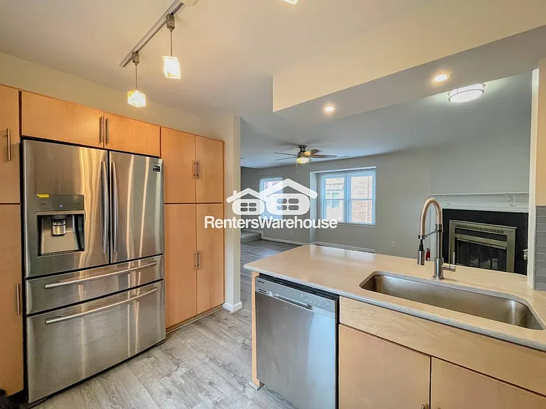 527 W 20th St #402 — Photo 9