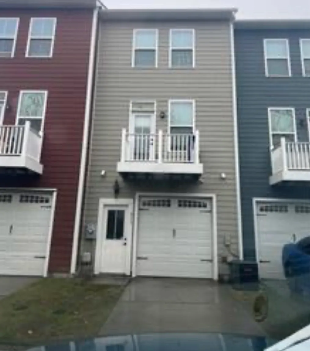 2 bed, 2.5 bath, 1450 sqft, $2,400 — Photo 2