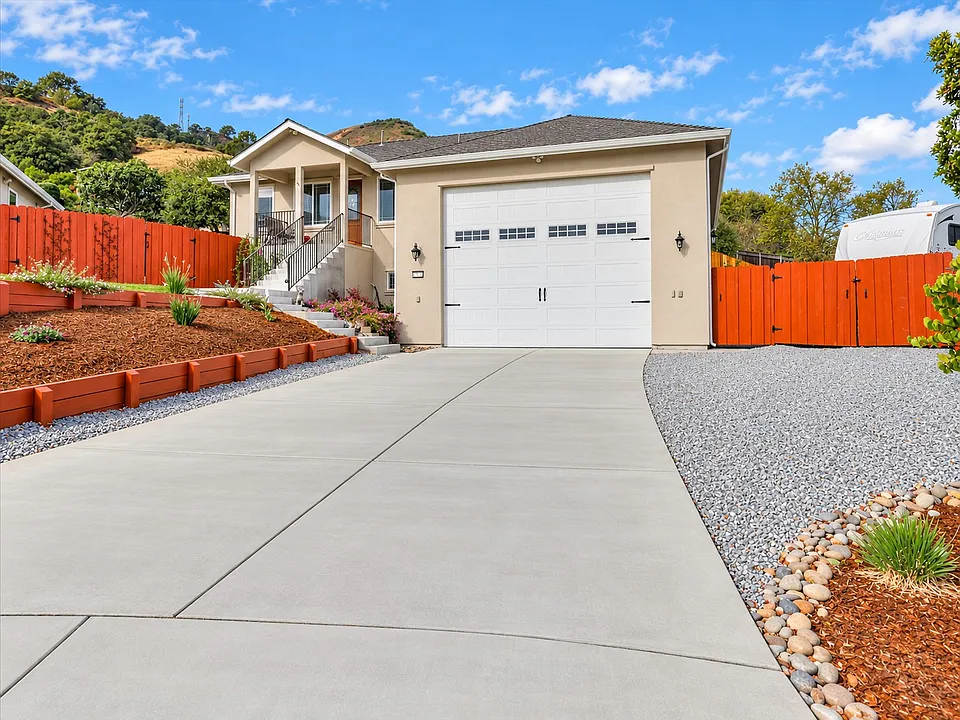 645 Price Dr
