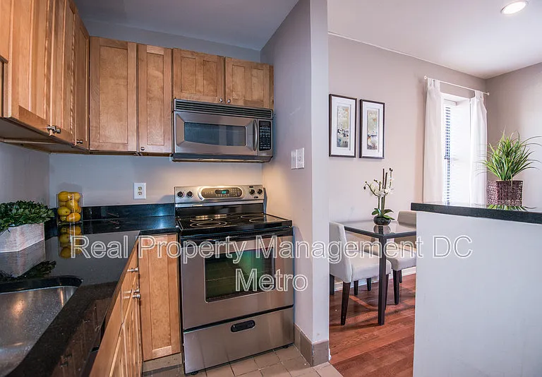 1931 17th St NW #305 — Photo 3