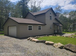 9268 Horn Owl Ln, Tobyhanna, PA 18466