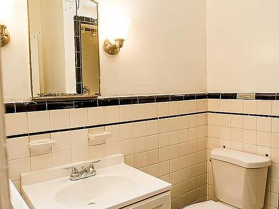 3rd image of 1649 Allengrove St #2R