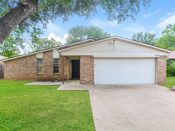 800 Matthews Ct, Arlington, TX 76012