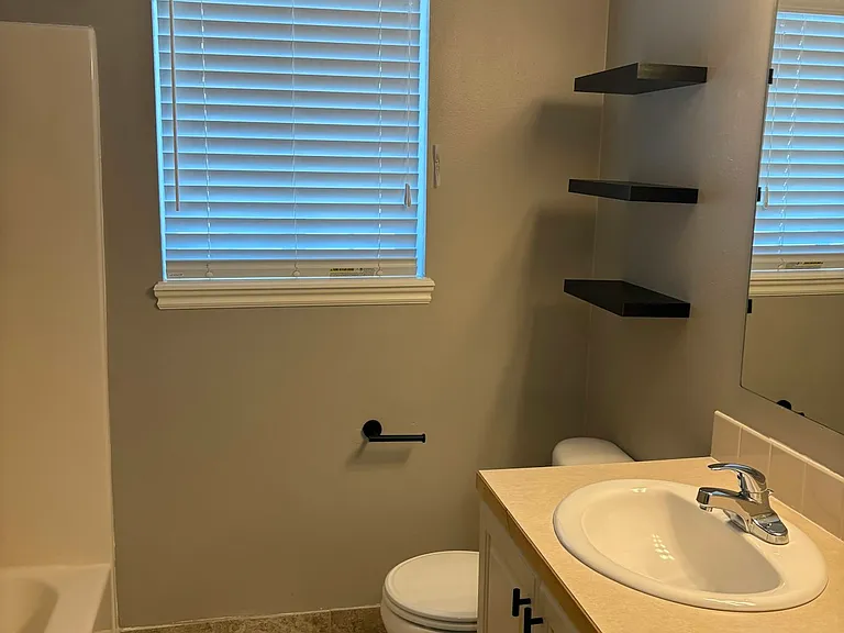 586 Legacy Ln — Photo 6