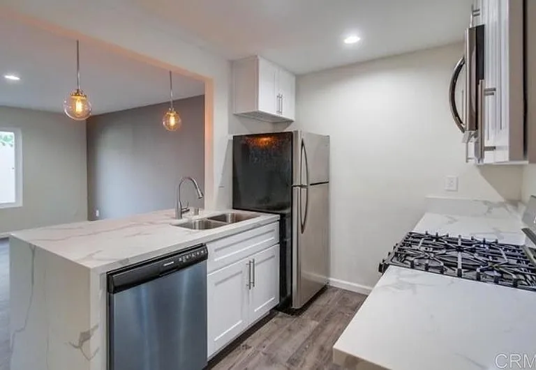 343 Lansing Cir #B — Photo 1
