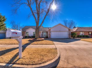 2808 Countrywood Ln, Edmond, OK 73012