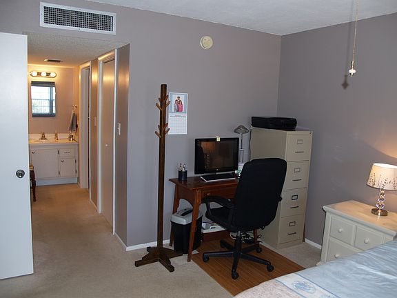 2nd image of 7 Elgin Pl APT 301