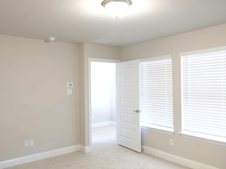 332 Blackthorne Dr — Photo 31